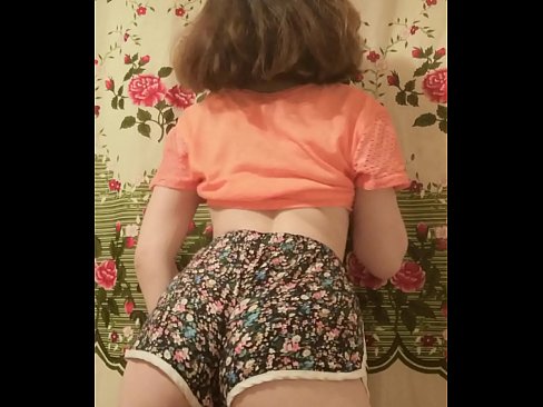 ❤️ Una ghjovana sexy si spoglia i pantaloncini davanti à a camera ☑ Bella porno à co.xxxtophd.ru ️❤